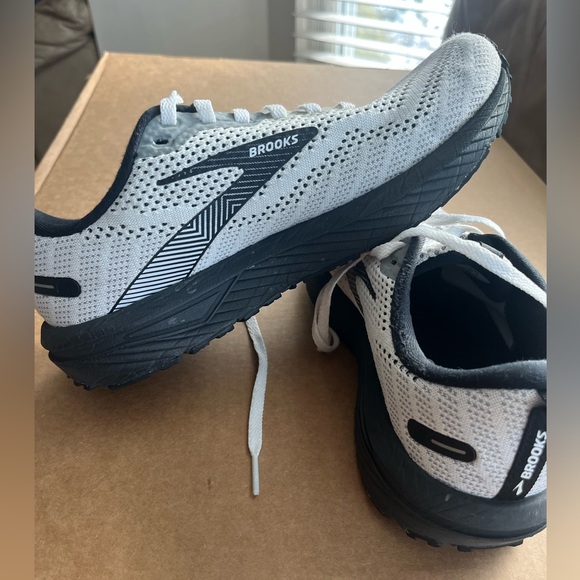 Brooks Revel 6 Black and White Running Shoes - Picture 16 of 16